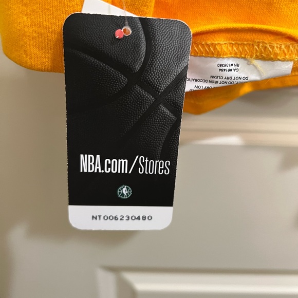 NWT Los Angeles Lakers men’s long sleeve tee. NWT size L smoke free home - Picture 3 of 5